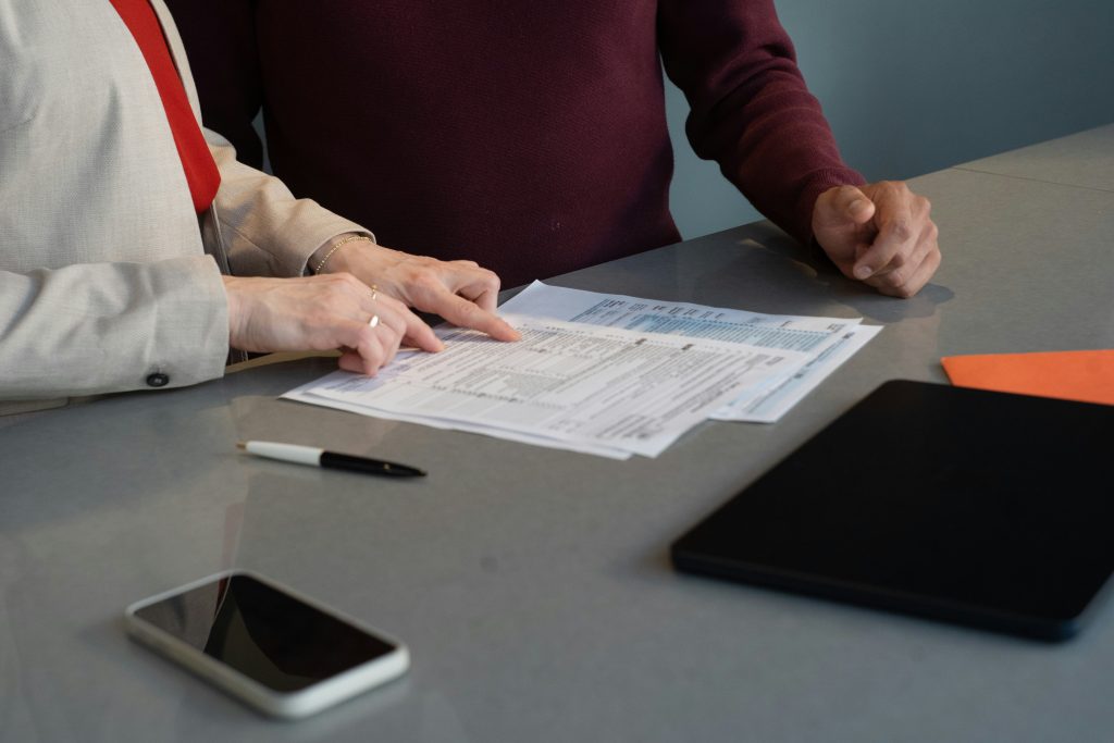 residence permit application process in Turkey reviewing official documents